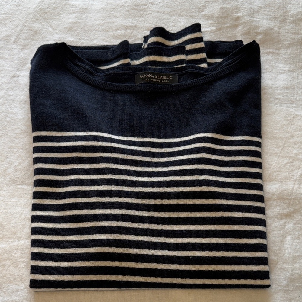 Banana Republic Ladies Sweater in Navy and White Stripes
